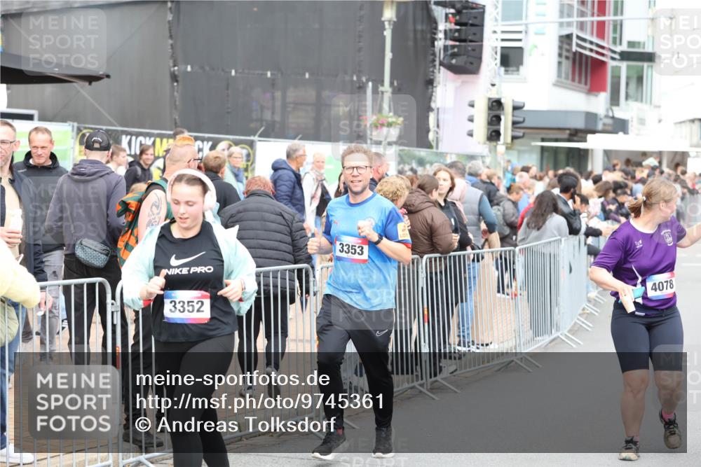 12.06.2026 - Holstenköstenlauf Andreas Tolksdorf http://msf.ph/oto/9745361 12.06.2026 18:05:56 Laufen 3353, 3352, 4078 meine-sportfotos.de