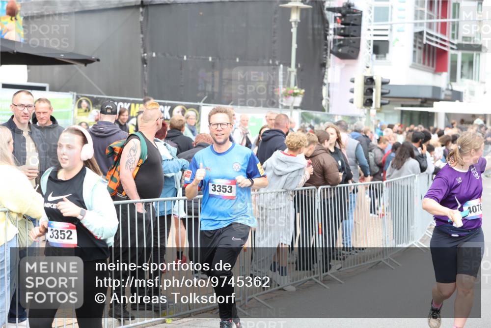 12.06.2026 - Holstenköstenlauf Andreas Tolksdorf http://msf.ph/oto/9745362 12.06.2026 18:05:57 Laufen 3352, 3353, 4078 meine-sportfotos.de