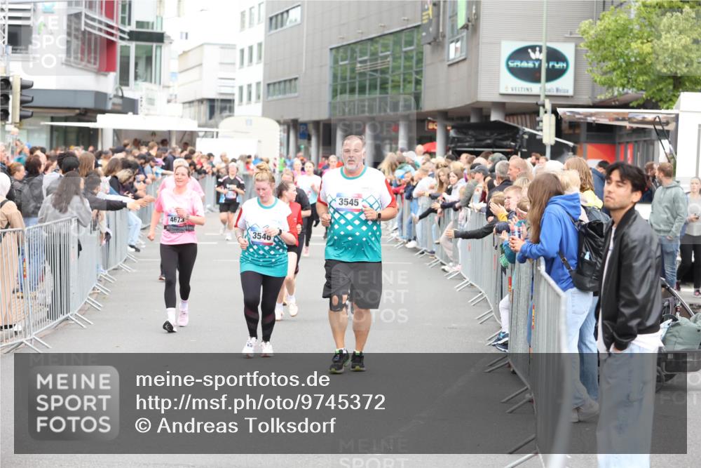 12.06.2026 - Holstenköstenlauf Andreas Tolksdorf http://msf.ph/oto/9745372 12.06.2026 18:06:29 Laufen 4673, 3546, 3545 meine-sportfotos.de