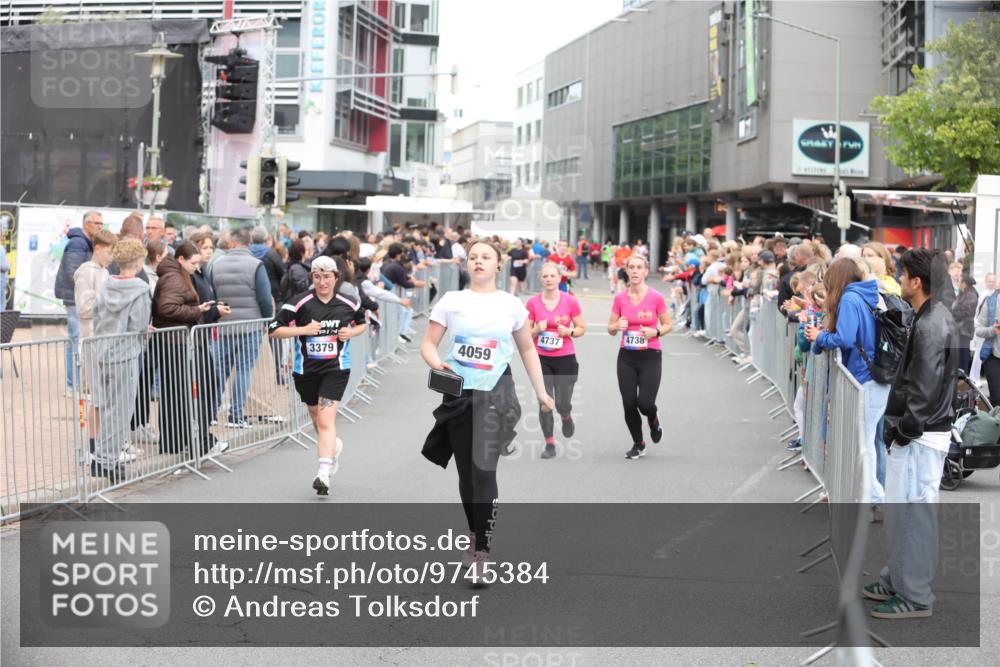 12.06.2026 - Holstenköstenlauf Andreas Tolksdorf http://msf.ph/oto/9745384 12.06.2026 18:06:36 Laufen 4737, 4738, 3379, 4059 meine-sportfotos.de