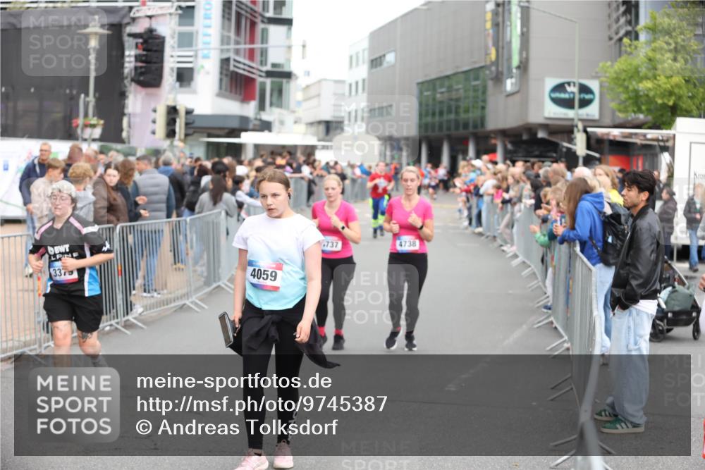 12.06.2026 - Holstenköstenlauf Andreas Tolksdorf http://msf.ph/oto/9745387 12.06.2026 18:06:37 Laufen 337, 4059, 737, 4738 meine-sportfotos.de