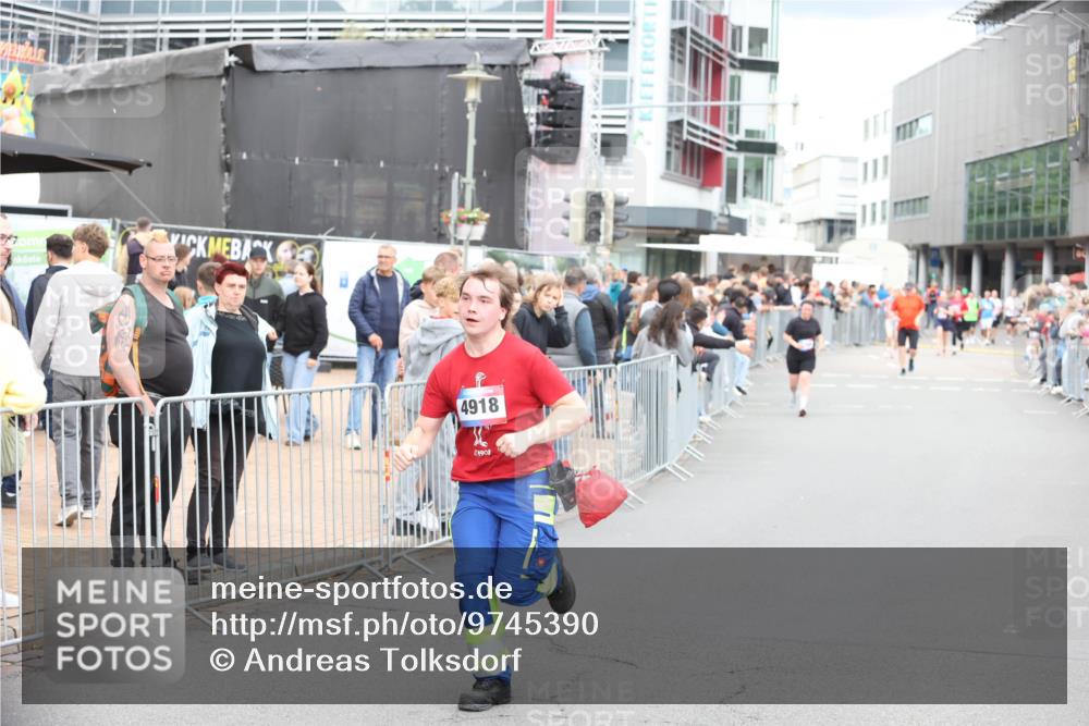 12.06.2026 - Holstenköstenlauf Andreas Tolksdorf http://msf.ph/oto/9745390 12.06.2026 18:06:44 Laufen 4918, 4908 meine-sportfotos.de