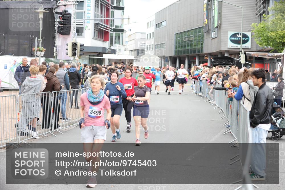 12.06.2026 - Holstenköstenlauf Andreas Tolksdorf http://msf.ph/oto/9745403 12.06.2026 18:06:58 Laufen 3498, 04, 3920, 3915, 403 meine-sportfotos.de