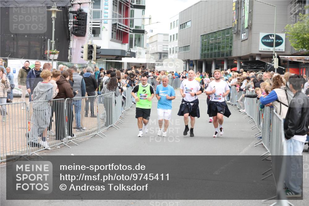 12.06.2026 - Holstenköstenlauf Andreas Tolksdorf http://msf.ph/oto/9745411 12.06.2026 18:07:05 Laufen 4199, 3226, 23, 3225 meine-sportfotos.de
