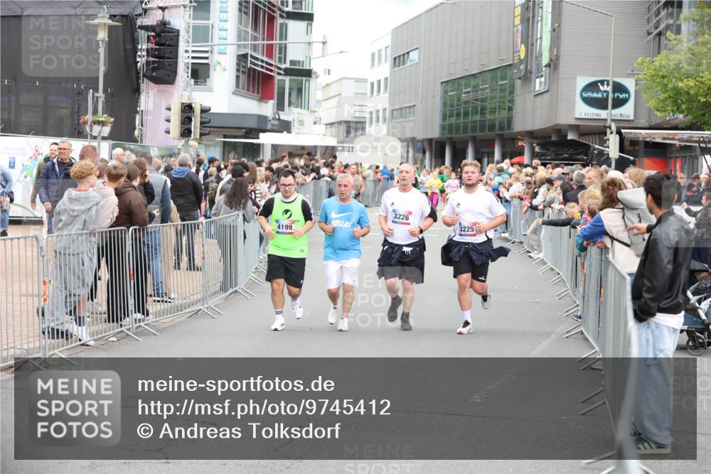 12.06.2026 - Holstenköstenlauf Andreas Tolksdorf http://msf.ph/oto/9745412 12.06.2026 18:07:06 Laufen 4199, 3226, 3225, 23 meine-sportfotos.de