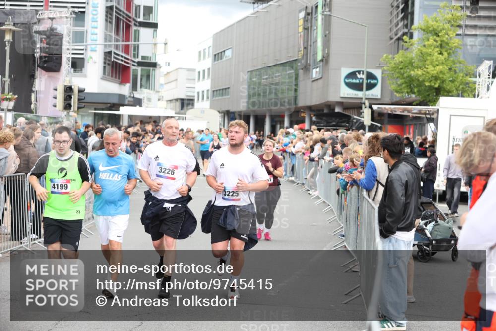 12.06.2026 - Holstenköstenlauf Andreas Tolksdorf http://msf.ph/oto/9745415 12.06.2026 18:07:08 Laufen 4199, 3226, 23, 3225 meine-sportfotos.de