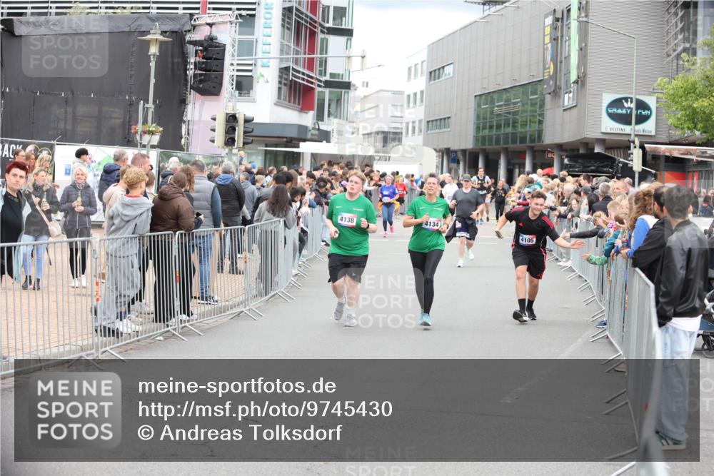 12.06.2026 - Holstenköstenlauf Andreas Tolksdorf http://msf.ph/oto/9745430 12.06.2026 18:07:23 Laufen 4138, 4134, 4105 meine-sportfotos.de