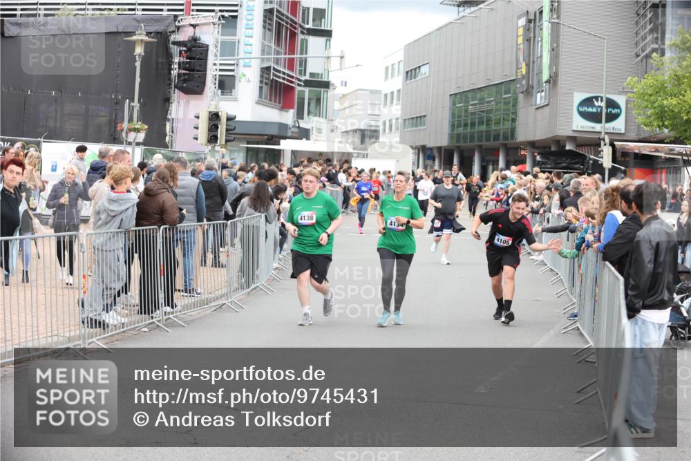 12.06.2026 - Holstenköstenlauf Andreas Tolksdorf http://msf.ph/oto/9745431 12.06.2026 18:07:23 Laufen 4138, 4134, 4105 meine-sportfotos.de