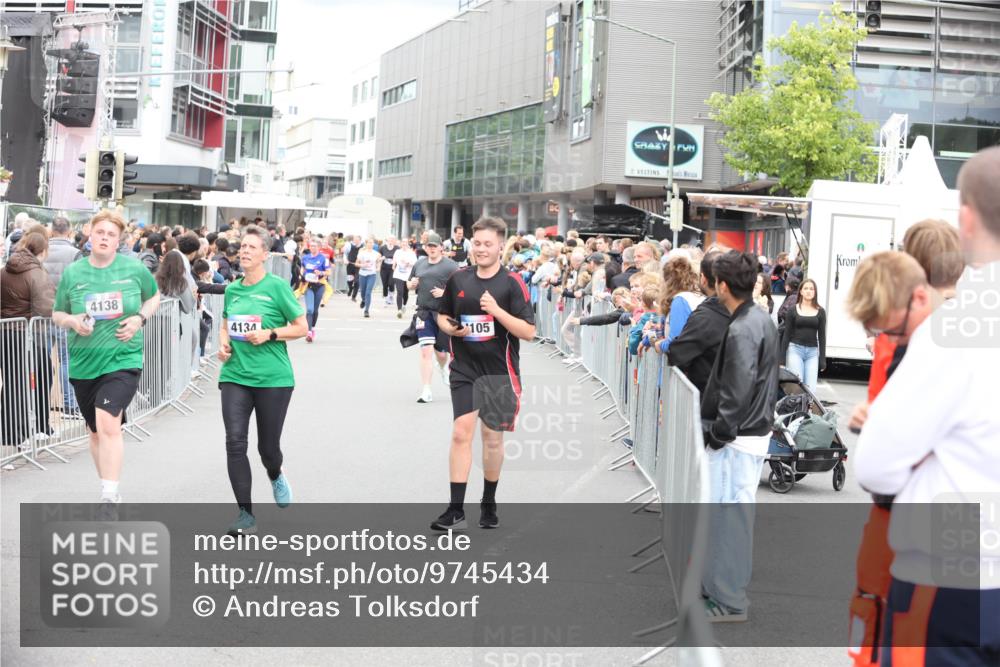12.06.2026 - Holstenköstenlauf Andreas Tolksdorf http://msf.ph/oto/9745434 12.06.2026 18:07:25 Laufen 4138, 4134, 105 meine-sportfotos.de