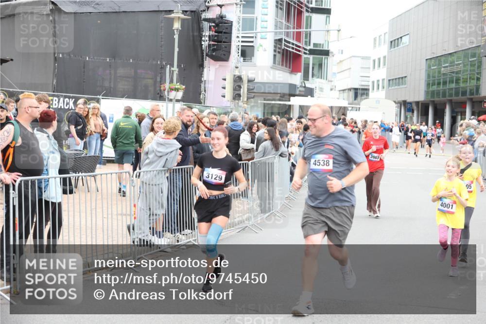 12.06.2026 - Holstenköstenlauf Andreas Tolksdorf http://msf.ph/oto/9745450 12.06.2026 18:07:43 Laufen 3129, 4538, 3983, 4001, 05 meine-sportfotos.de