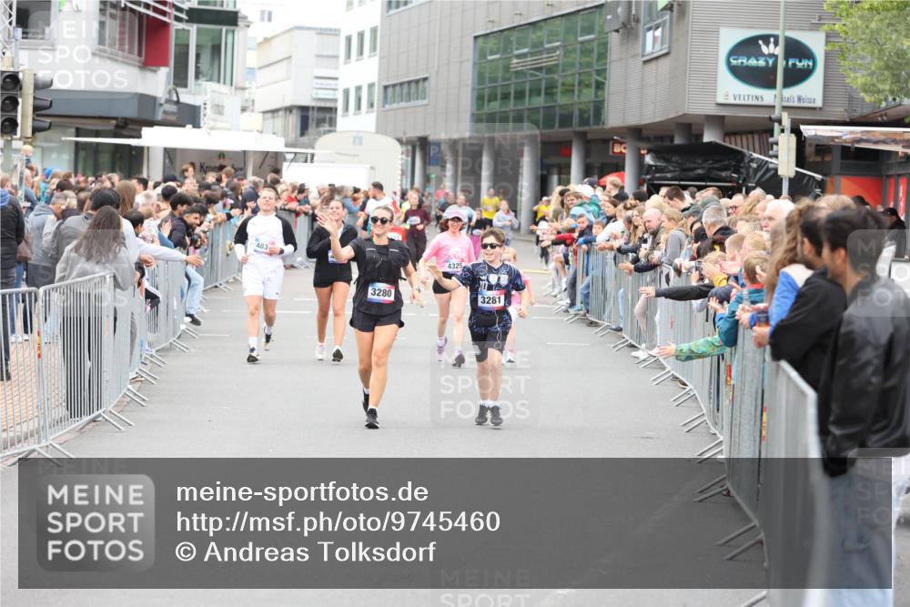 12.06.2026 - Holstenköstenlauf Andreas Tolksdorf http://msf.ph/oto/9745460 12.06.2026 18:07:55 Laufen 483, 3280, 4325, 3281 meine-sportfotos.de