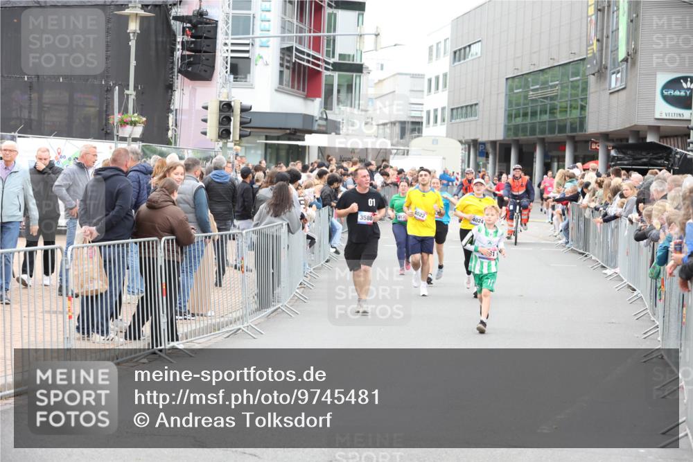 12.06.2026 - Holstenköstenlauf Andreas Tolksdorf http://msf.ph/oto/9745481 12.06.2026 18:08:16 Laufen 01, 3580, 413, 4022, 4024 meine-sportfotos.de