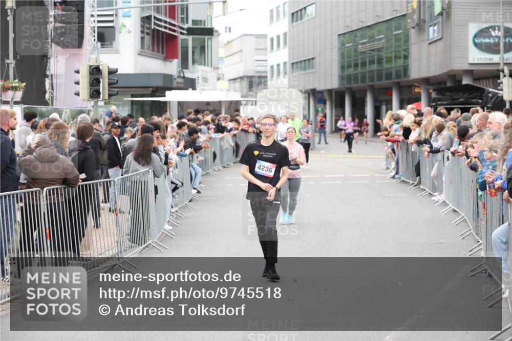 12.06.2026 - Holstenköstenlauf Andreas Tolksdorf http://msf.ph/oto/9745518 12.06.2026 18:09:14 Laufen 4236 meine-sportfotos.de
