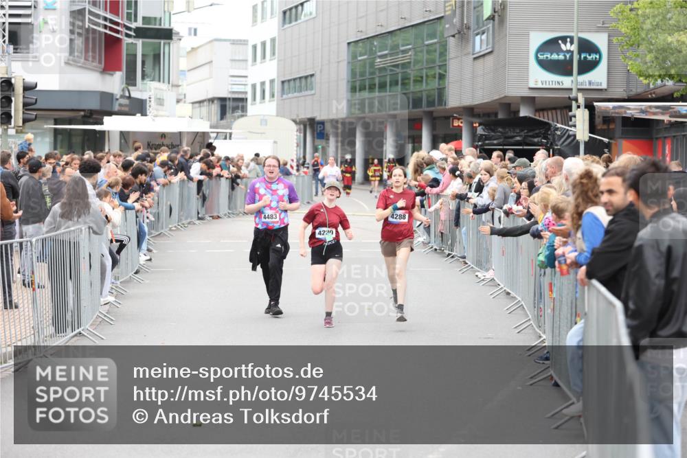 12.06.2026 - Holstenköstenlauf Andreas Tolksdorf http://msf.ph/oto/9745534 12.06.2026 18:09:33 Laufen 4483, 4220, 4288 meine-sportfotos.de