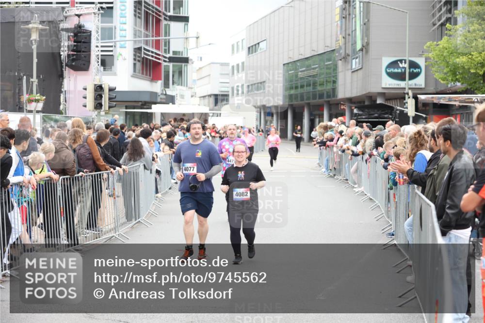 12.06.2026 - Holstenköstenlauf Andreas Tolksdorf http://msf.ph/oto/9745562 12.06.2026 18:10:23 Laufen 4077, 4472, 4082 meine-sportfotos.de