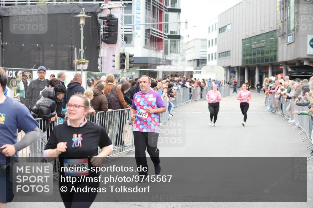 12.06.2026 - Holstenköstenlauf Andreas Tolksdorf http://msf.ph/oto/9745567 12.06.2026 18:10:27 Laufen 4082, 4472 meine-sportfotos.de