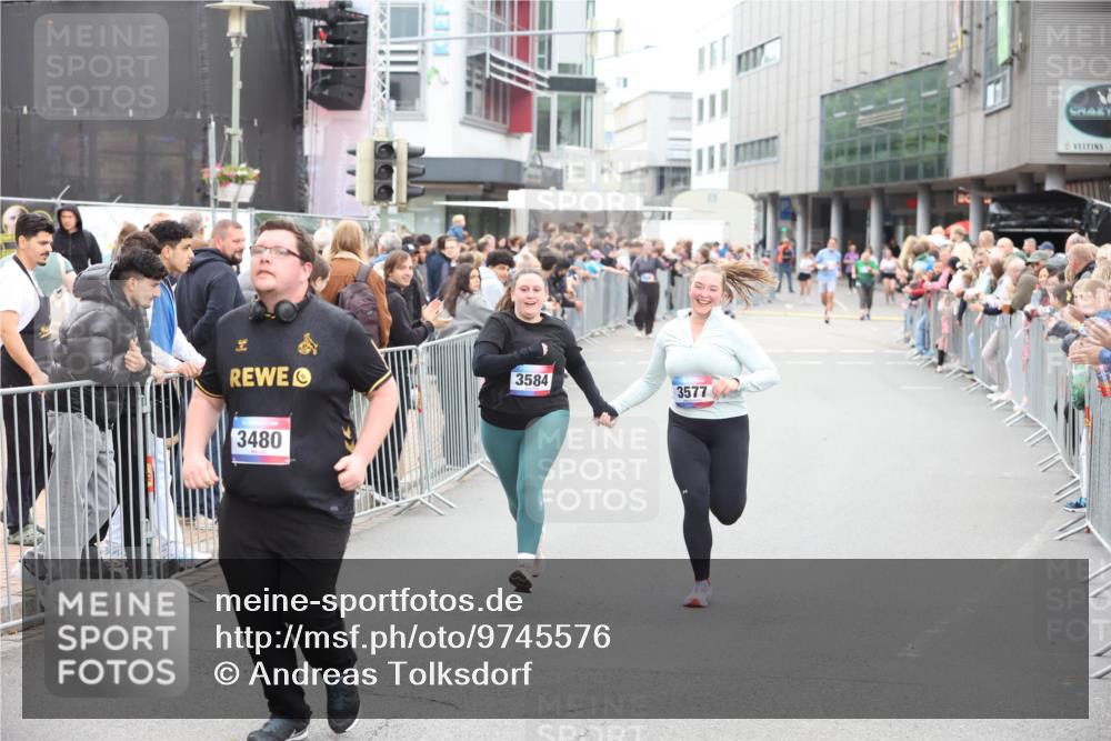 12.06.2026 - Holstenköstenlauf Andreas Tolksdorf http://msf.ph/oto/9745576 12.06.2026 18:10:52 Laufen 3584, 3577, 3480 meine-sportfotos.de