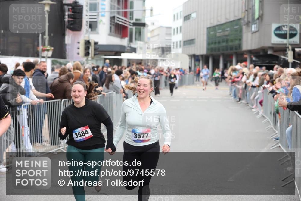 12.06.2026 - Holstenköstenlauf Andreas Tolksdorf http://msf.ph/oto/9745578 12.06.2026 18:10:53 Laufen 3584, 3577 meine-sportfotos.de