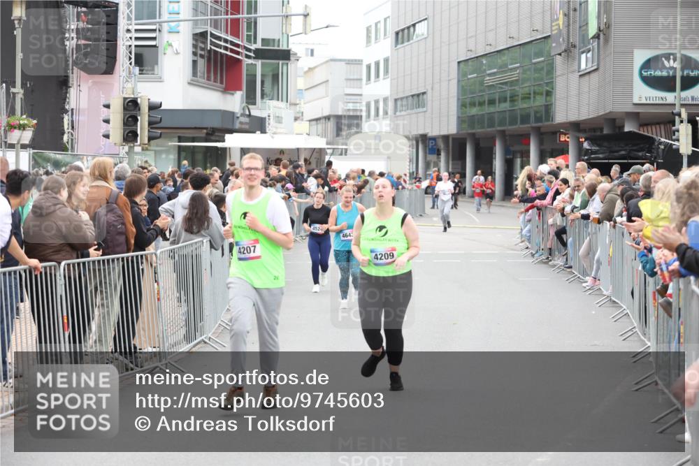12.06.2026 - Holstenköstenlauf Andreas Tolksdorf http://msf.ph/oto/9745603 12.06.2026 18:11:31 Laufen 4207, 452, 4643, 4209, 26 meine-sportfotos.de