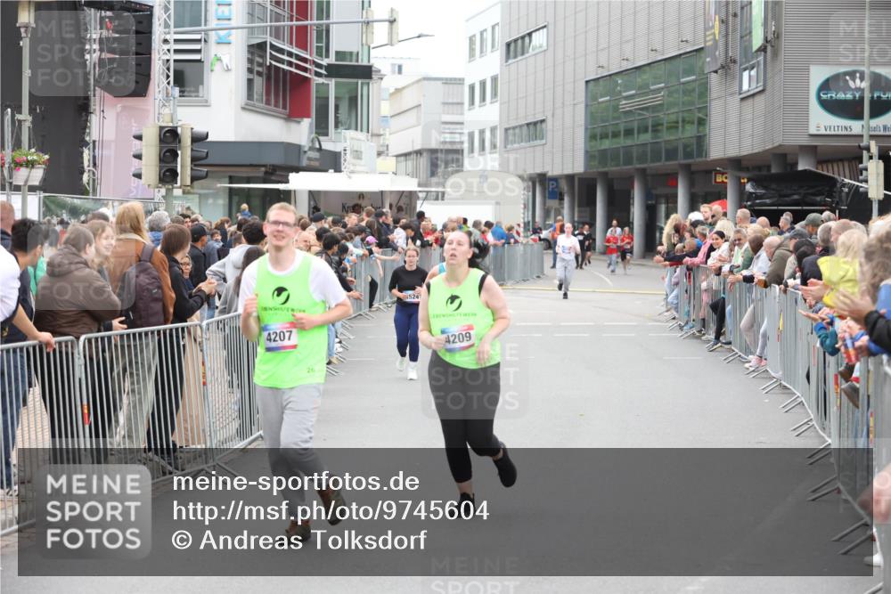 12.06.2026 - Holstenköstenlauf Andreas Tolksdorf http://msf.ph/oto/9745604 12.06.2026 18:11:31 Laufen 524, 4207, 4209 meine-sportfotos.de