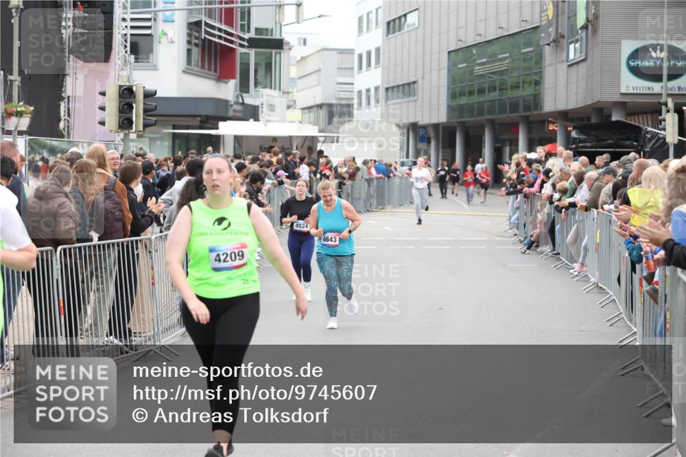 12.06.2026 - Holstenköstenlauf Andreas Tolksdorf http://msf.ph/oto/9745607 12.06.2026 18:11:33 Laufen 4524, 4643, 4209 meine-sportfotos.de
