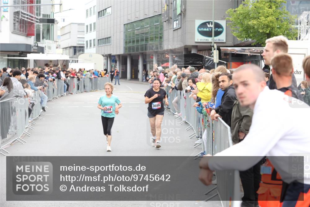 12.06.2026 - Holstenköstenlauf Andreas Tolksdorf http://msf.ph/oto/9745642 12.06.2026 18:12:29 Laufen 688, 3689 meine-sportfotos.de