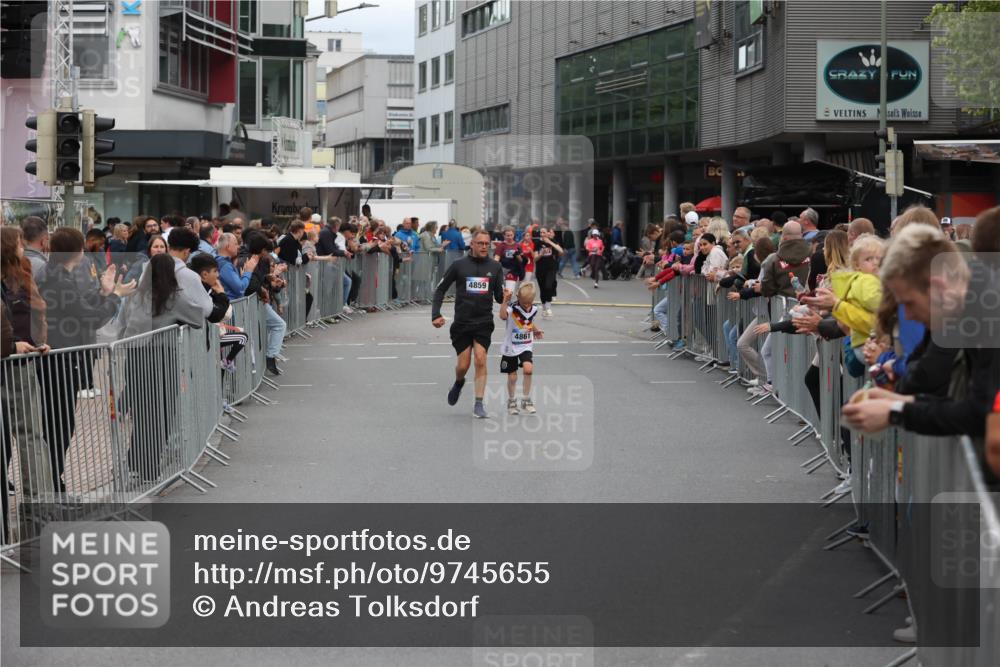 12.06.2026 - Holstenköstenlauf Andreas Tolksdorf http://msf.ph/oto/9745655 12.06.2026 18:13:16 Laufen 4859, 4861 meine-sportfotos.de