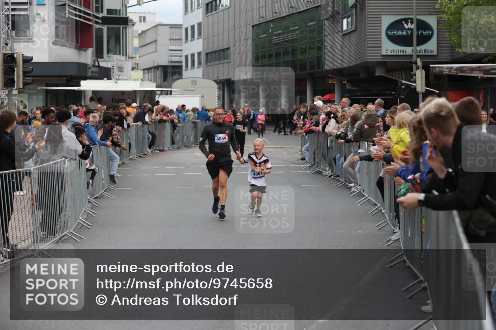 12.06.2026 - Holstenköstenlauf Andreas Tolksdorf http://msf.ph/oto/9745658 12.06.2026 18:13:18 Laufen 4859, 3324, 4861 meine-sportfotos.de