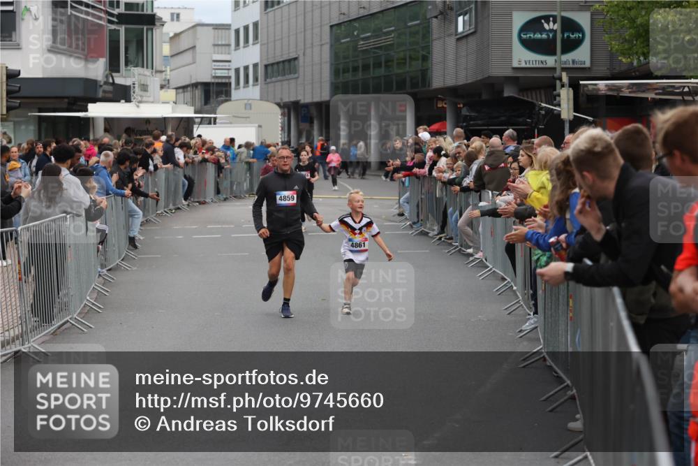 12.06.2026 - Holstenköstenlauf Andreas Tolksdorf http://msf.ph/oto/9745660 12.06.2026 18:13:19 Laufen 4859, 4861 meine-sportfotos.de