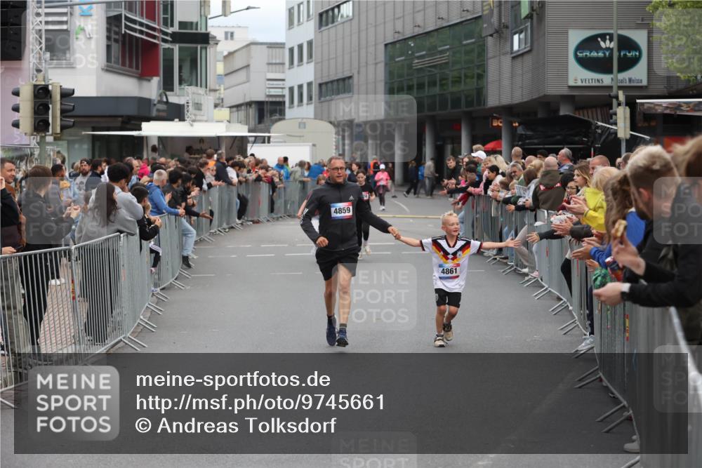 12.06.2026 - Holstenköstenlauf Andreas Tolksdorf http://msf.ph/oto/9745661 12.06.2026 18:13:20 Laufen 4859, 4861 meine-sportfotos.de