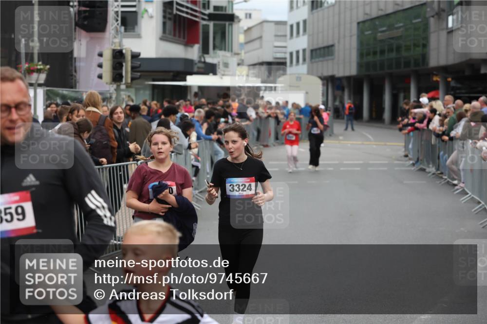 12.06.2026 - Holstenköstenlauf Andreas Tolksdorf http://msf.ph/oto/9745667 12.06.2026 18:13:25 Laufen 859, 3324 meine-sportfotos.de