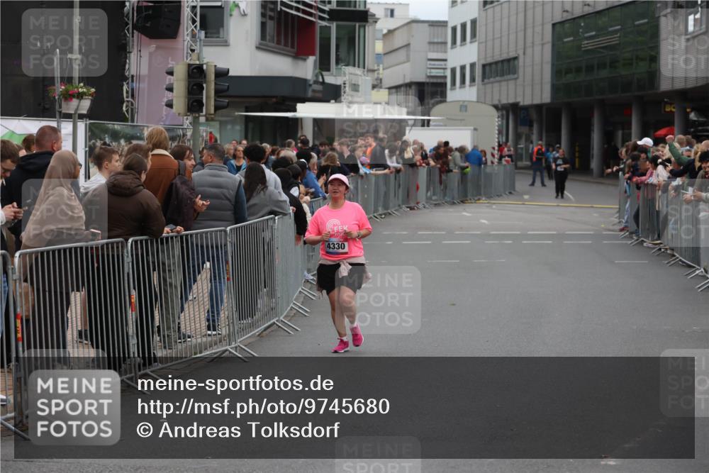 12.06.2026 - Holstenköstenlauf Andreas Tolksdorf http://msf.ph/oto/9745680 12.06.2026 18:14:46 Laufen 4330 meine-sportfotos.de