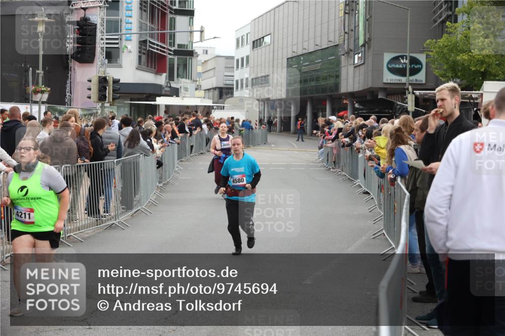 12.06.2026 - Holstenköstenlauf Andreas Tolksdorf http://msf.ph/oto/9745694 12.06.2026 18:15:23 Laufen 4211, 3699, 4580 meine-sportfotos.de
