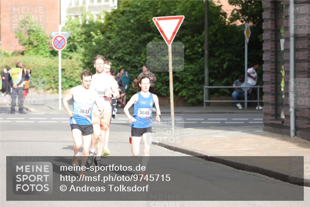 12.06.2026 - Holstenköstenlauf Andreas Tolksdorf http://msf.ph/oto/9745715 12.06.2026 19:07:43 Laufen 3633, 096, 3646 meine-sportfotos.de