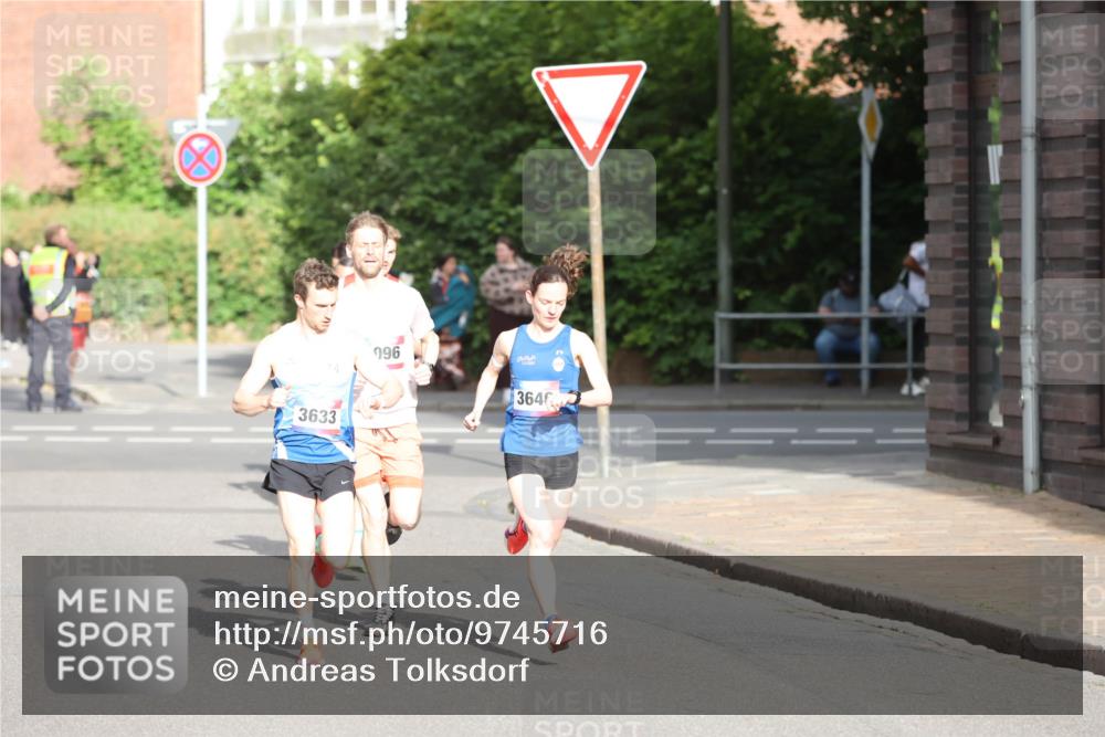 12.06.2026 - Holstenköstenlauf Andreas Tolksdorf http://msf.ph/oto/9745716 12.06.2026 19:07:44 Laufen 3633, 096, 3646 meine-sportfotos.de