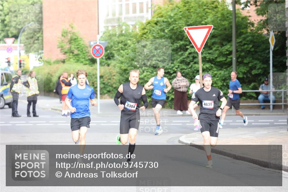 12.06.2026 - Holstenköstenlauf Andreas Tolksdorf http://msf.ph/oto/9745730 12.06.2026 19:07:51 Laufen 3304, 4714, 4639 meine-sportfotos.de