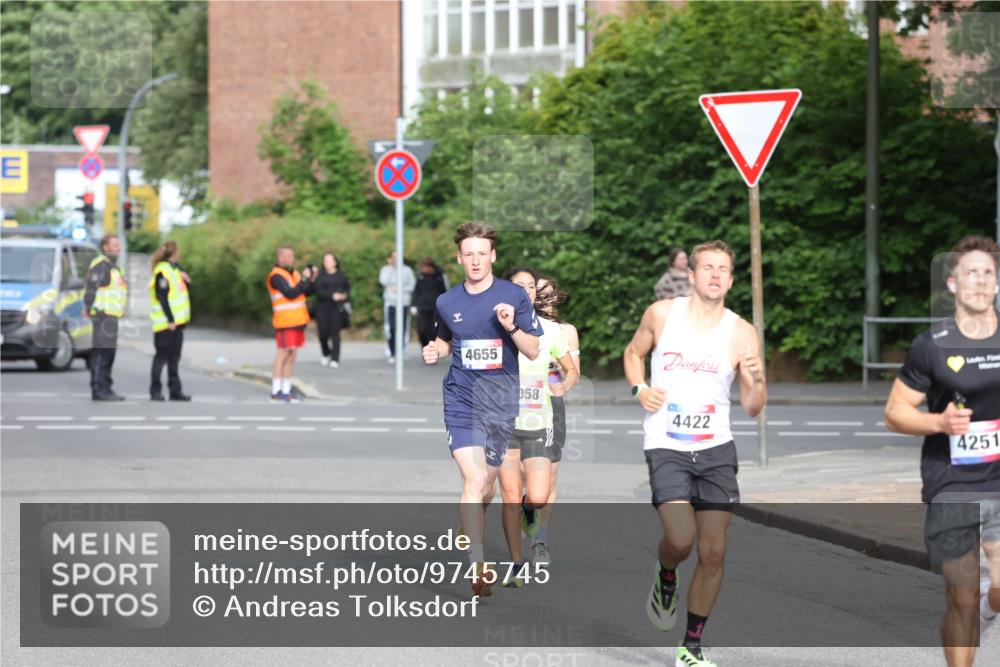 12.06.2026 - Holstenköstenlauf Andreas Tolksdorf http://msf.ph/oto/9745745 12.06.2026 19:08:01 Laufen 4655, 058, 4422, 4251 meine-sportfotos.de