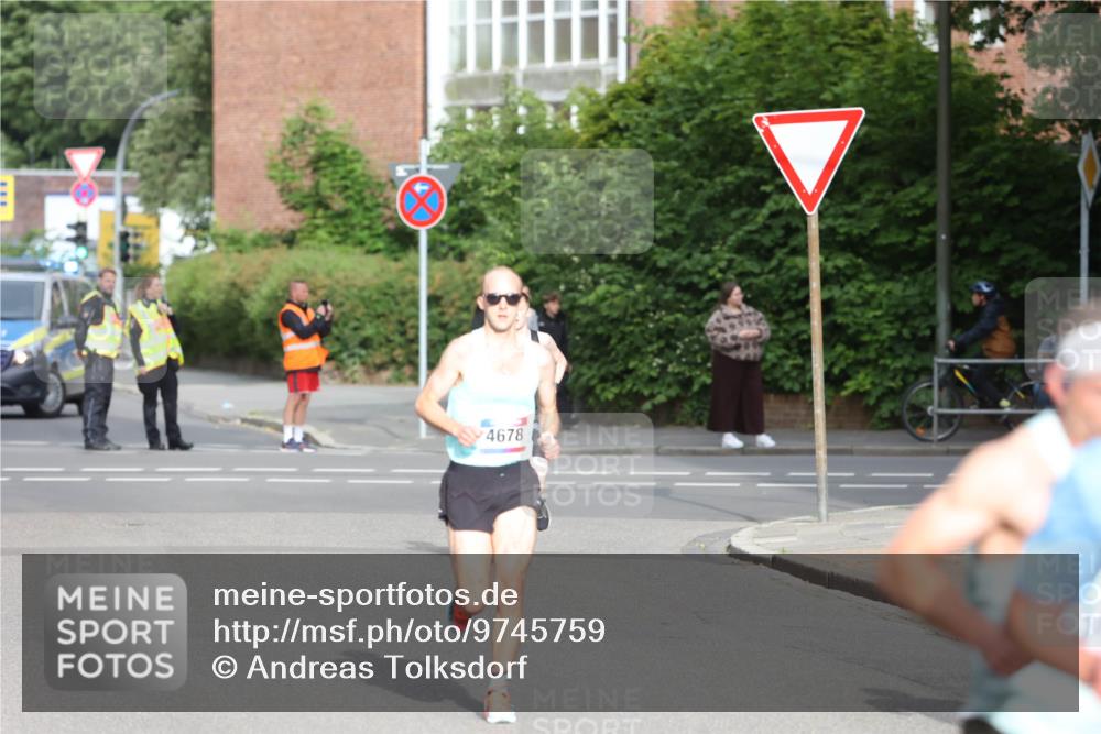 12.06.2026 - Holstenköstenlauf Andreas Tolksdorf http://msf.ph/oto/9745759 12.06.2026 19:08:12 Laufen 4678 meine-sportfotos.de