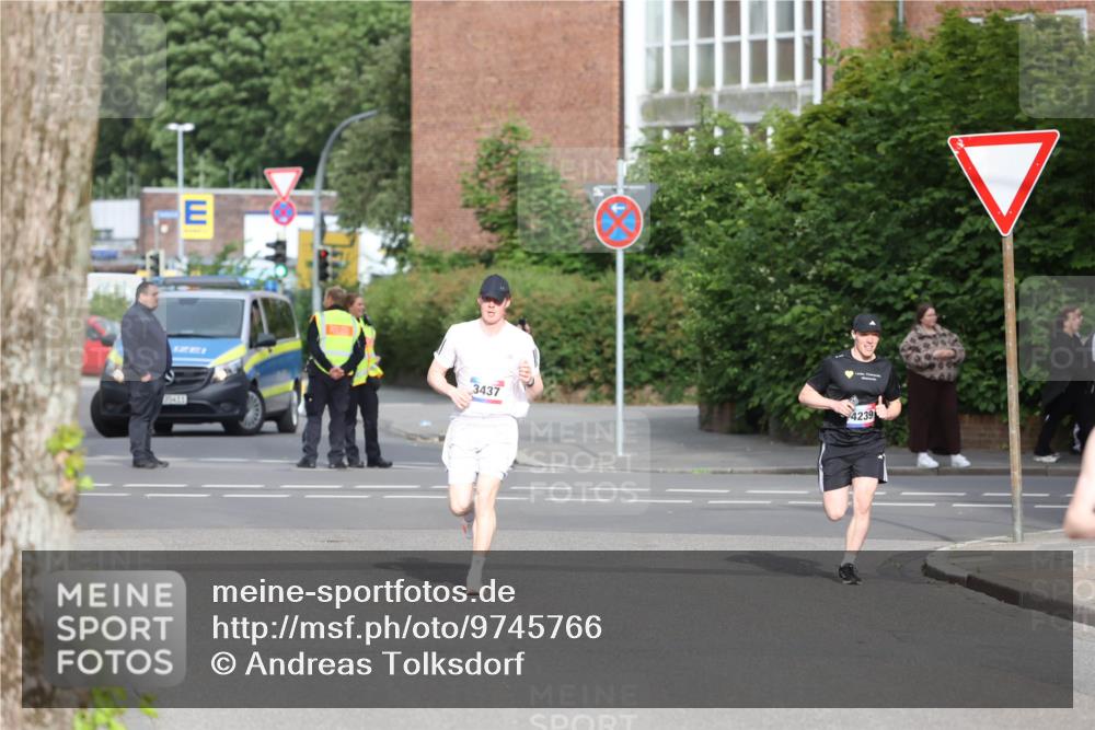 12.06.2026 - Holstenköstenlauf Andreas Tolksdorf http://msf.ph/oto/9745766 12.06.2026 19:08:17 Laufen 57411, 3437, 4239 meine-sportfotos.de