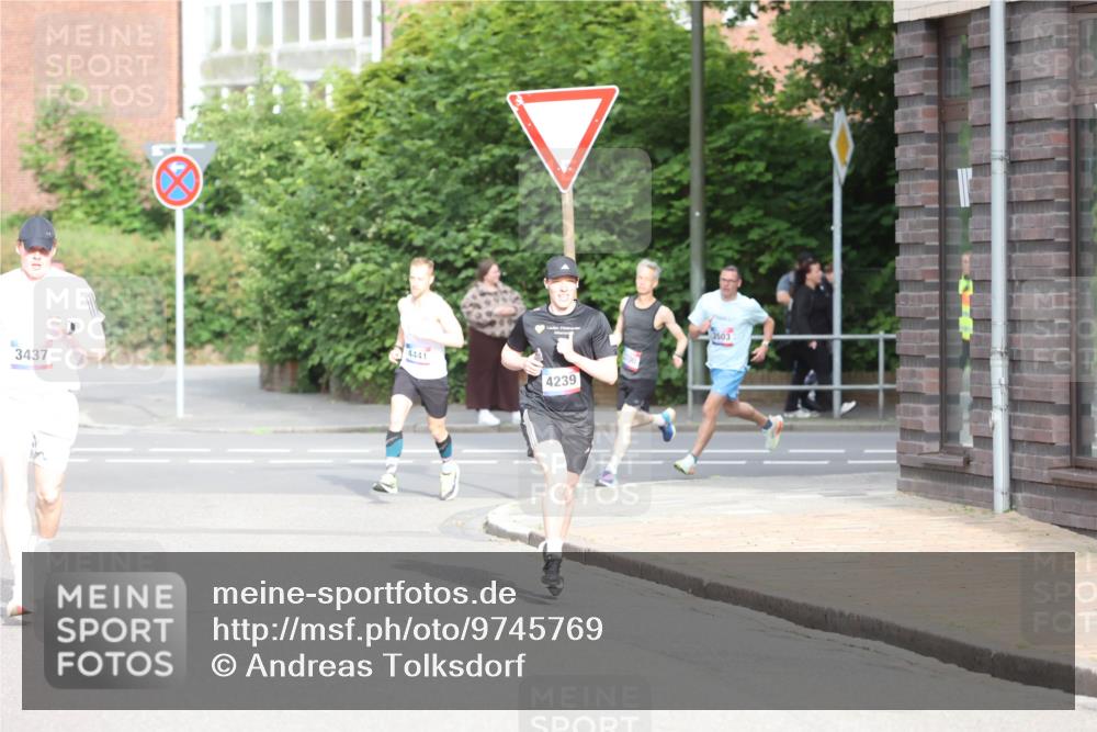 12.06.2026 - Holstenköstenlauf Andreas Tolksdorf http://msf.ph/oto/9745769 12.06.2026 19:08:19 Laufen 4441, 3437, 4239, 3503 meine-sportfotos.de