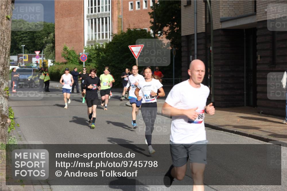 12.06.2026 - Holstenköstenlauf Andreas Tolksdorf http://msf.ph/oto/9745798 12.06.2026 19:08:43 Laufen 3555, 452, 4174, 86 meine-sportfotos.de