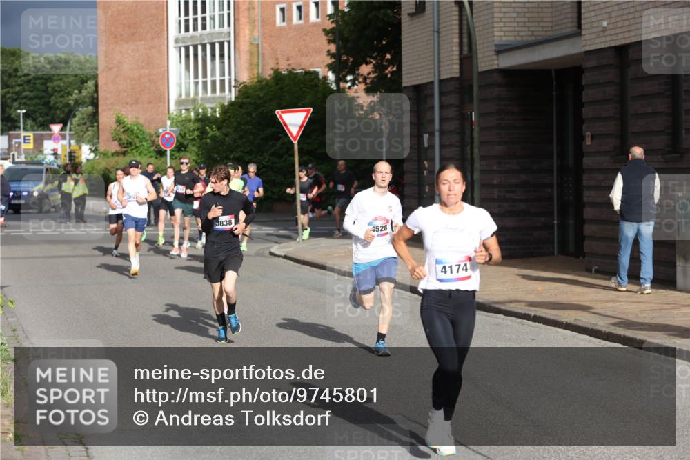 12.06.2026 - Holstenköstenlauf Andreas Tolksdorf http://msf.ph/oto/9745801 12.06.2026 19:08:44 Laufen 3838, 4528, 4174 meine-sportfotos.de