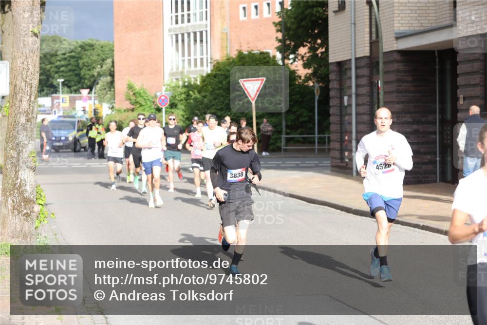 12.06.2026 - Holstenköstenlauf Andreas Tolksdorf http://msf.ph/oto/9745802 12.06.2026 19:08:45 Laufen 111, 3838, 4526 meine-sportfotos.de