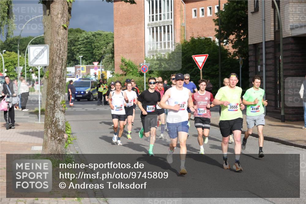 12.06.2026 - Holstenköstenlauf Andreas Tolksdorf http://msf.ph/oto/9745809 12.06.2026 19:08:48 Laufen 3956, 210, 22, 3555, 3235, 4195, 3737 meine-sportfotos.de