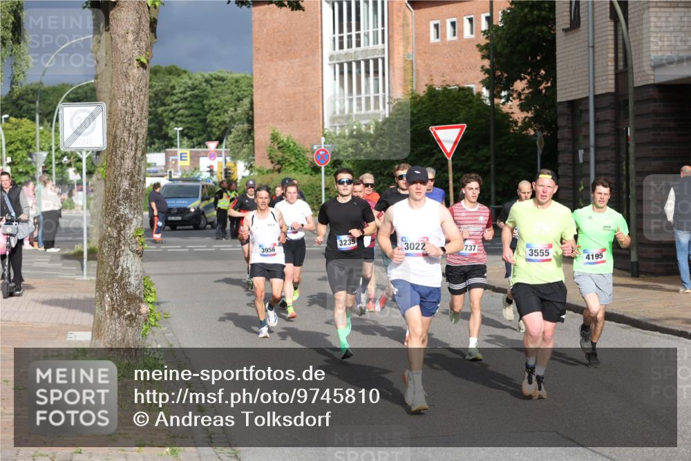 12.06.2026 - Holstenköstenlauf Andreas Tolksdorf http://msf.ph/oto/9745810 12.06.2026 19:08:48 Laufen 3956, 3235, 3022, 737, 3555, 4195 meine-sportfotos.de