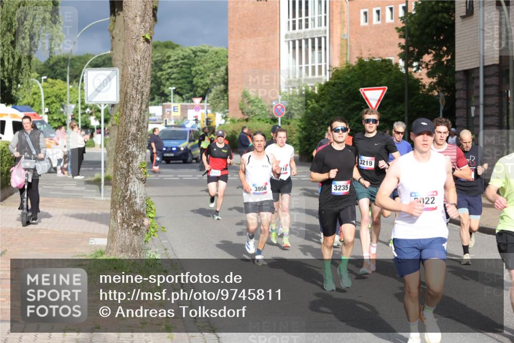 12.06.2026 - Holstenköstenlauf Andreas Tolksdorf http://msf.ph/oto/9745811 12.06.2026 19:08:49 Laufen 4314, 3956, 210, 3235, 3219, 22 meine-sportfotos.de