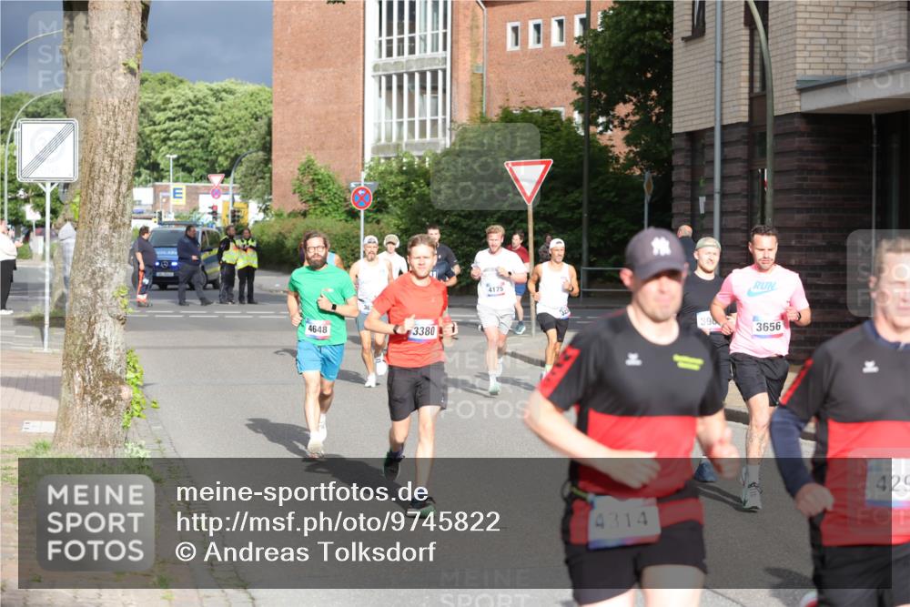 12.06.2026 - Holstenköstenlauf Andreas Tolksdorf http://msf.ph/oto/9745822 12.06.2026 19:08:55 Laufen 4648, 3380, 4175, 39, 3656, 4314, 429 meine-sportfotos.de
