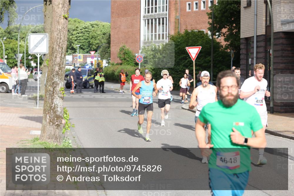12.06.2026 - Holstenköstenlauf Andreas Tolksdorf http://msf.ph/oto/9745826 12.06.2026 19:08:58 Laufen 3394, 3599, 4176, 4648, 4175 meine-sportfotos.de