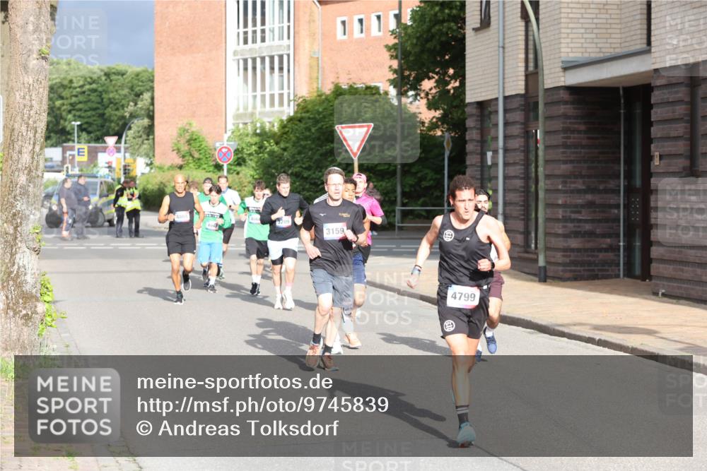12.06.2026 - Holstenköstenlauf Andreas Tolksdorf http://msf.ph/oto/9745839 12.06.2026 19:09:06 Laufen 4804, 3209, 3159, 4799 meine-sportfotos.de