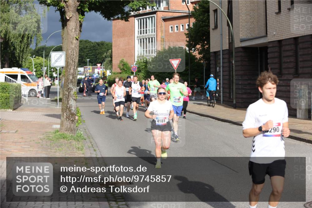 12.06.2026 - Holstenköstenlauf Andreas Tolksdorf http://msf.ph/oto/9745857 12.06.2026 19:09:15 Laufen 4413, 4438, 4193, 4181, 4192, 290 meine-sportfotos.de
